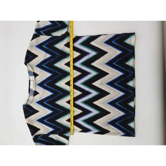 Chicos Blue Black Chevron Zig Zag Stretch Knit Top Size 1 Med Boat Neck - Picture 4 of 11